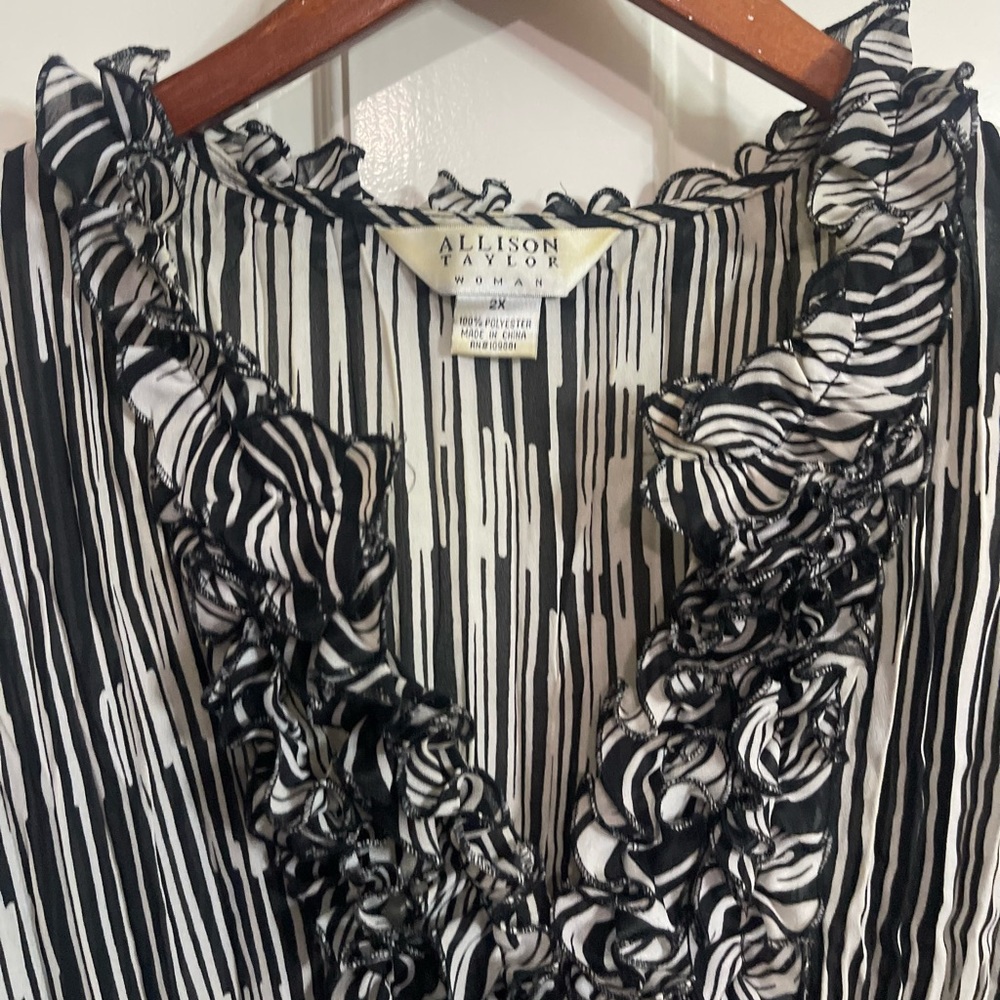 Allison Taylor Women’s Black White Abstract Print Notch Neck Ruffles Blouse - Picture 6 of 8